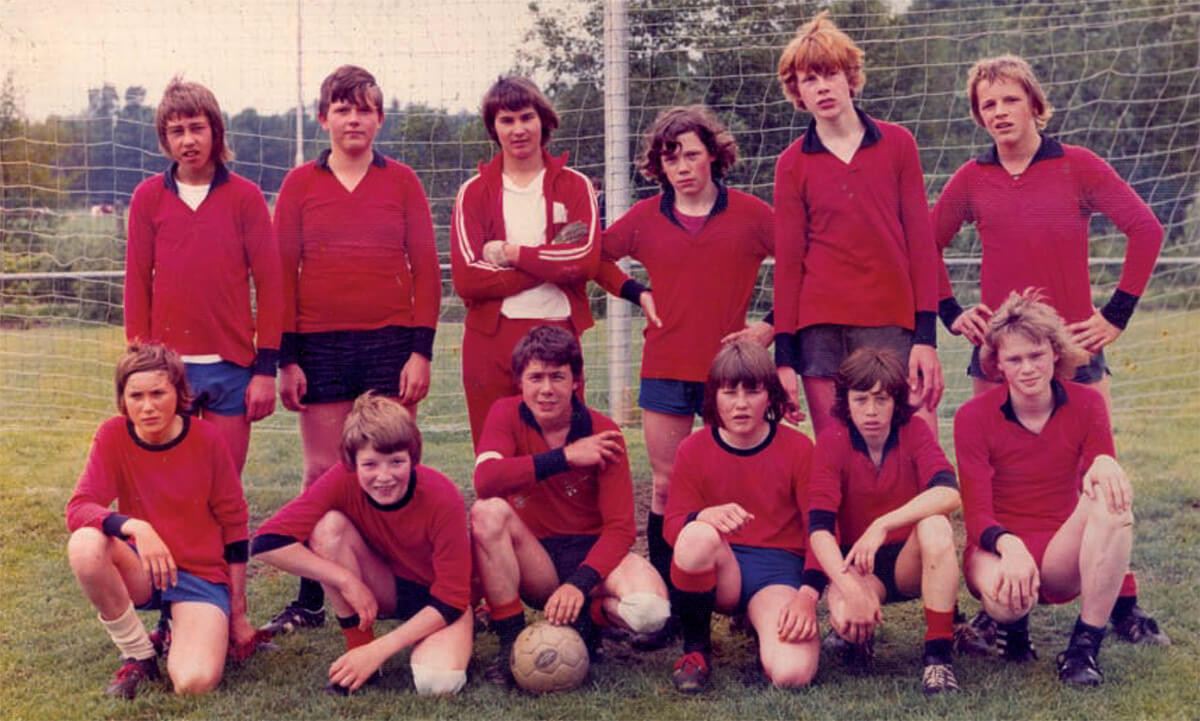 Een van de eerste kleurenfoto's: de B-junioren in 1973.